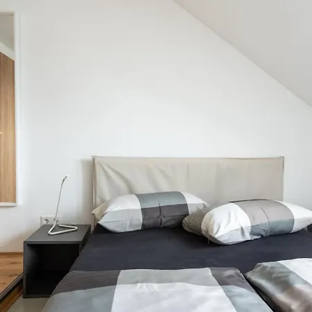 2bedroom In - Near Messe Apartment *